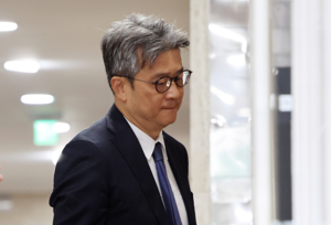 ‘도이치 수사 무마 의혹’ 이창수 첫소환… 윗선도 겨냥