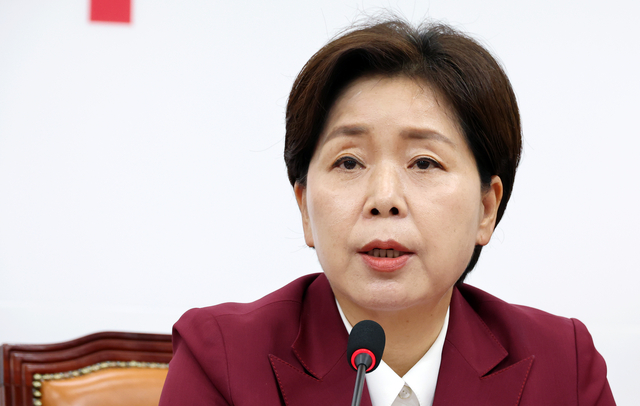 양향자 국민의힘 최고위원이 15일 국회에서 열린 최고위원회의에서 지도부 총사퇴를 제안하고 있다. 연합뉴스