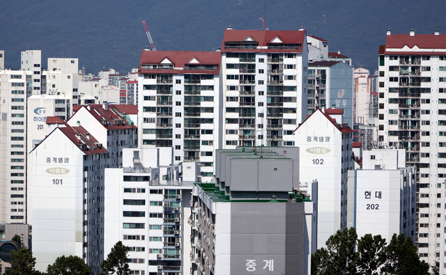 지난 15일 오전 불암산 전망대에서 바라본 노원구 아파트 단지들. 박윤슬 기자