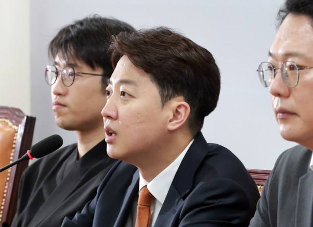 이준석 개혁신당 대표가 15일 국회에서 열린 최고위원회의에 참석해 발언하고 있다. 연합뉴스