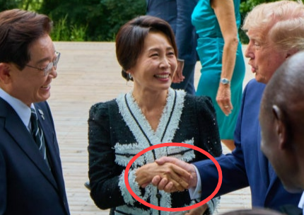 “My와이프”트럼프에 영어로金여사 소개 李