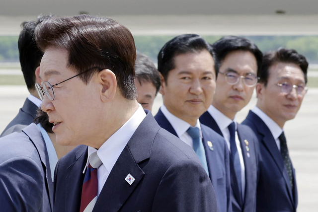 이 대통령 지지율 역전 리얼미터 조사