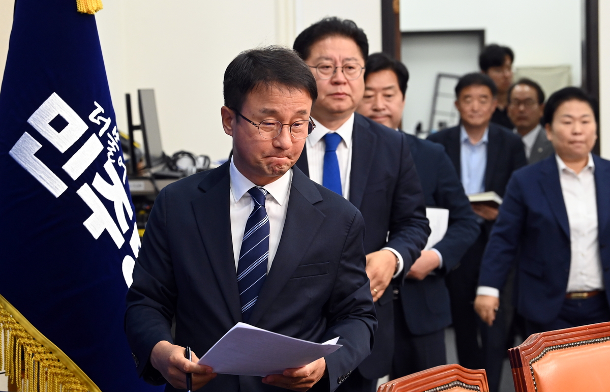 ‘법무부 패싱’ 김민석 · ‘7월중 폐지’ 정청래… 당권전쟁 제물된 보완수사권