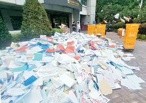 유통기한 지나자 버려진 ‘4년의 흔적’[포토 에세이]