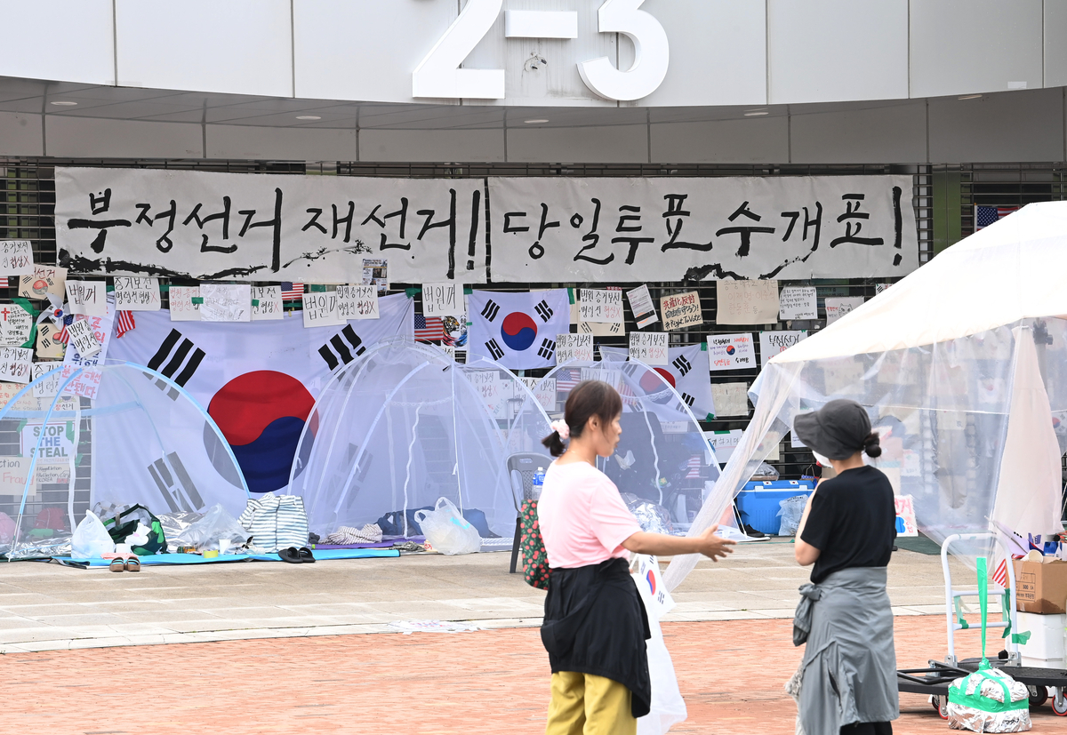 청년들, 기득권 위선 정치에 분노… “국민 기본권 항거로 번져”