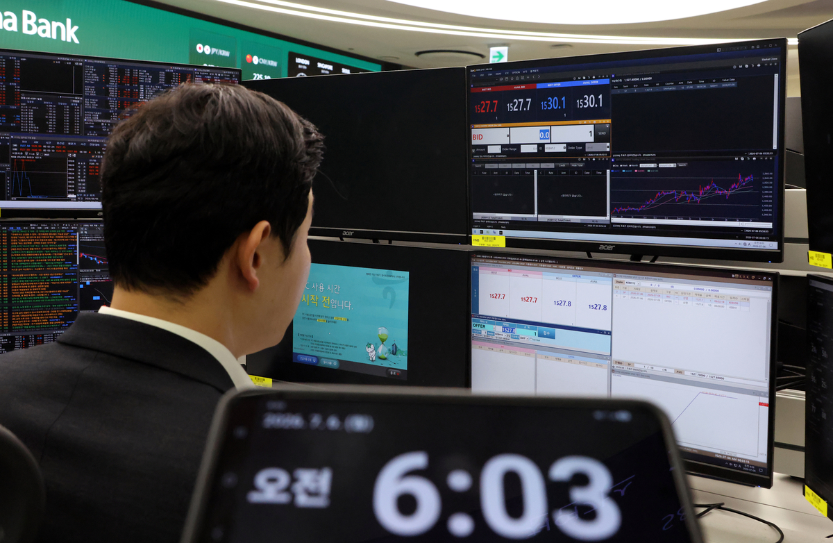 잠들지 않는 ‘24시 딜링룸’… ‘야간 換리스크’ 잠재운다