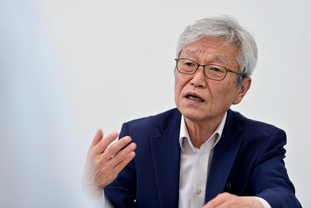 고 김창민 감독의 아버지 김상철 씨가 지난 6월 30일 경기 구리시에서 문화일보와 만나 검찰 보완수사를 통해 아들의 억울함을 풀 수 있게 된 경위를 설명하고 있다.  문호남 기자