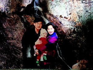 2년전 부인 떠나보낸 뒤 찾아온 손녀… “열흘전 태어났지만 아직도 못 안아봐”[파워인터뷰]