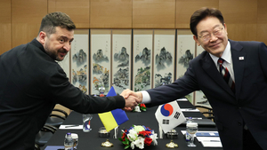 李, 젤렌스키와 첫 정상 회담 “北 포로의 자유의사 존중”