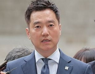 김세의 가로세로연구소 대표가 서초구 서울중앙지방법원에서 열린 구속 전 피의자 심문(영장실질심사)에 출석하고 있다. 연합뉴스