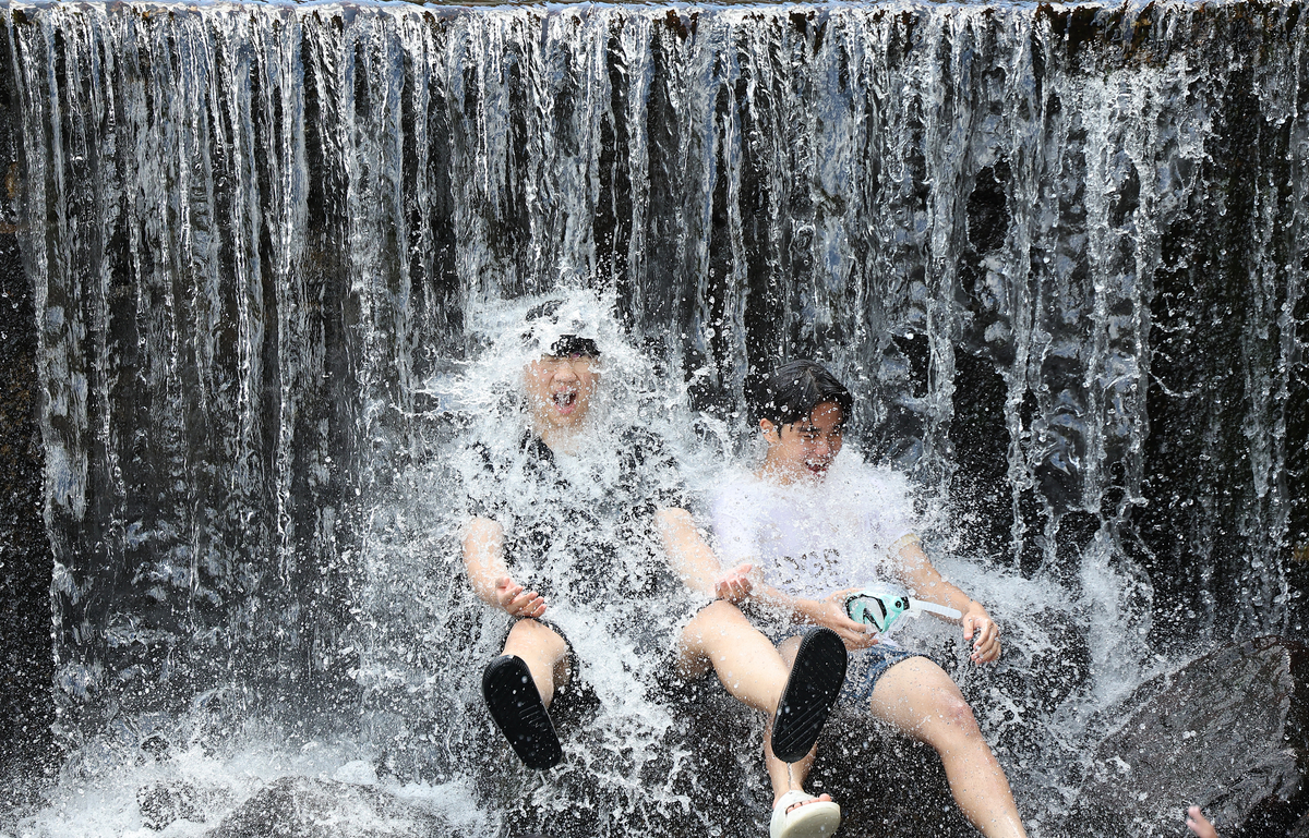 경북 경산 기온 한때 40도 육박…전국 209곳에 폭염특보