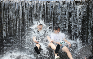 경북 경산 기온 한때 40도 육박…전국 209곳에 폭염특보