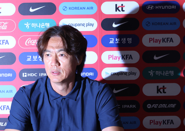 홍명보 전 한국 축구대표팀 감독. 연합뉴스
