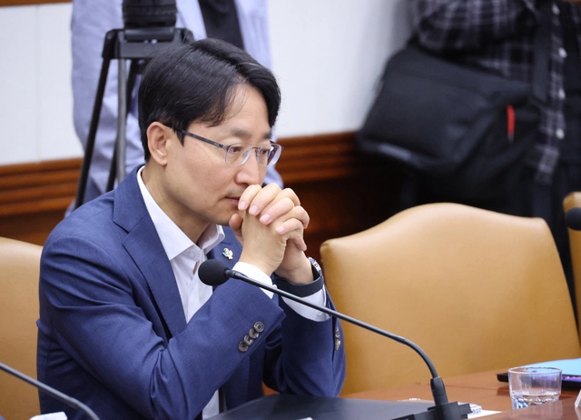 임광현 국세청장이 지난 6월 26일 정부서울청사에서 열린  비상경제본부 희의 겸 경제관계장관회의 겸 민생물가 특별관리 관계장관 태스크포스(TF)에 참석하고 있다. 연합뉴스