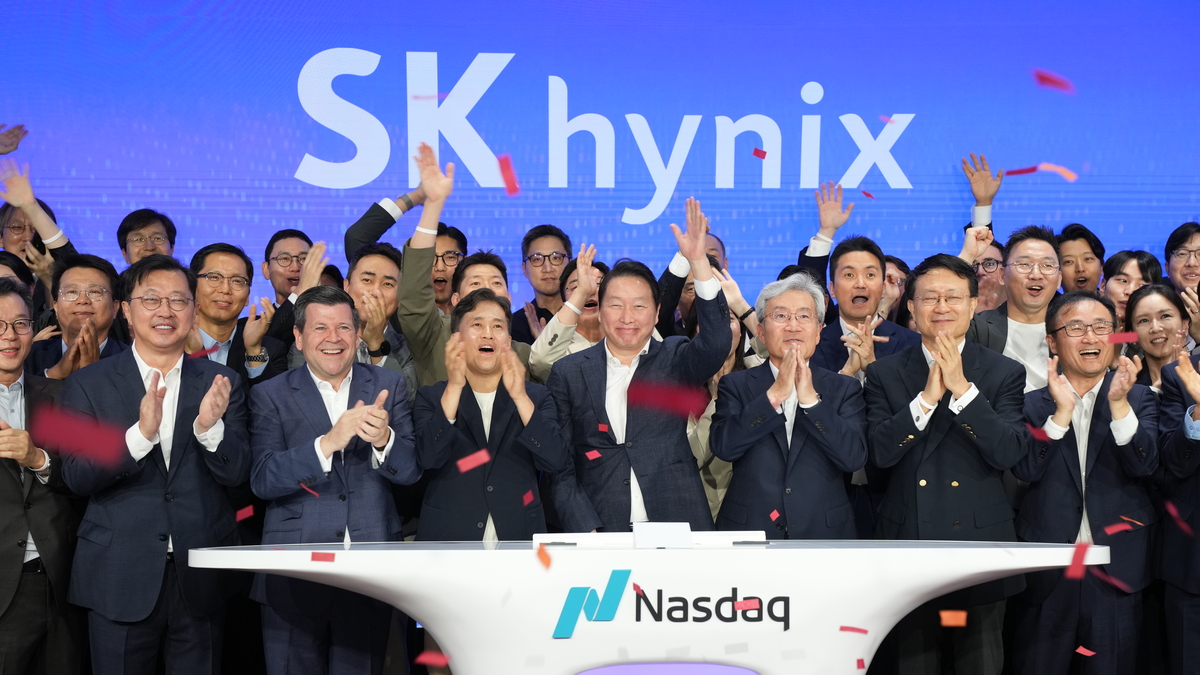 “SK하닉은 ‘돈나무’…韓정부·워싱턴 모두 흔들고 싶어해” 블룸버그 칼럼