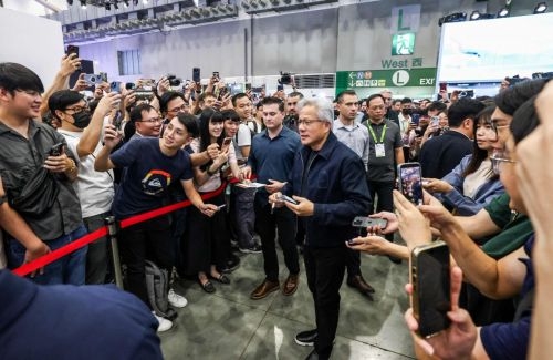 대만 타이페이를 찾은 젠슨 황 엔비디아 최고경영자(CEO). AFP 연합뉴스