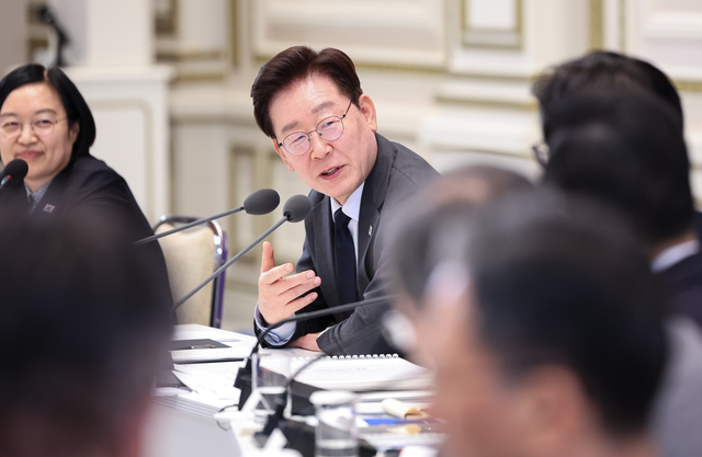 이재명 대통령이 13일 청와대에서 열린 국가재정전략회의에서 발언하고 있다. 연합뉴스