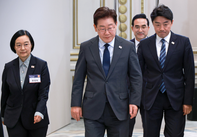 이재명 대통령이 13일 청와대에서 열린 국가재정전략회의에 입장하고 있다. 연합뉴스