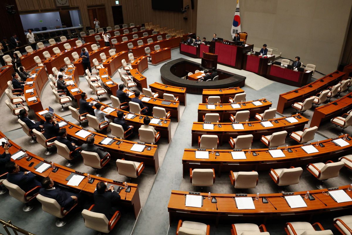 ‘초당 협력’ 행사 준비했다는데… 부끄러운 반쪽 제헌절