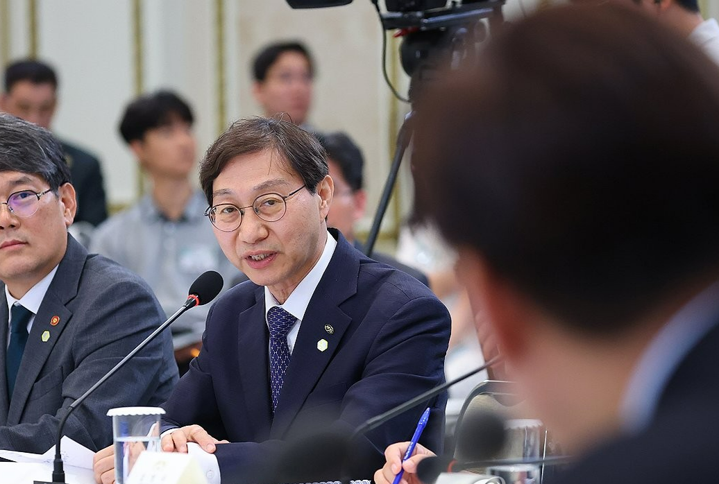 李, 국민연금이사장에 “선거 때문 주식 샀나” 질문…답변은?