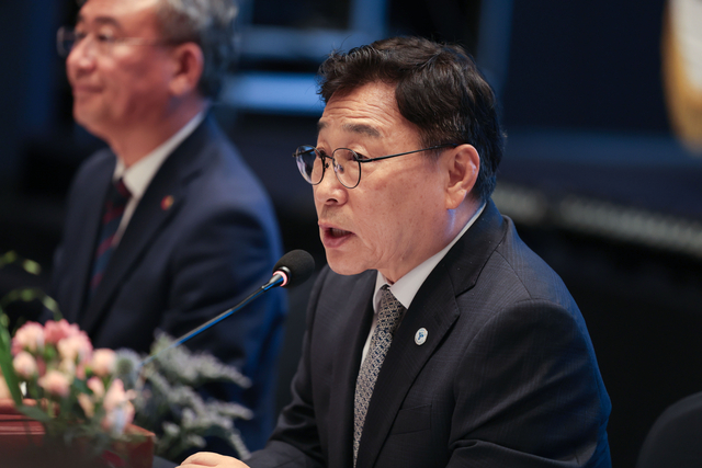 지난 15일 전북 전주시 더메이 호텔에서 열린 제108회 대한민국교육감협의회 총회에서 정근식 서울교육감이 발언하고 있다. 연합뉴스