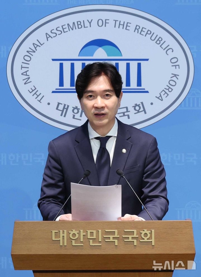 박성훈 국민의힘 수석대변인이 지난 3월 6일 오전 서울 여의도 국회 소통관에서 ‘이재명 정부 언론 장악 시도 중단’을 촉구하는 발언을 하고 있다. 뉴시스 제공