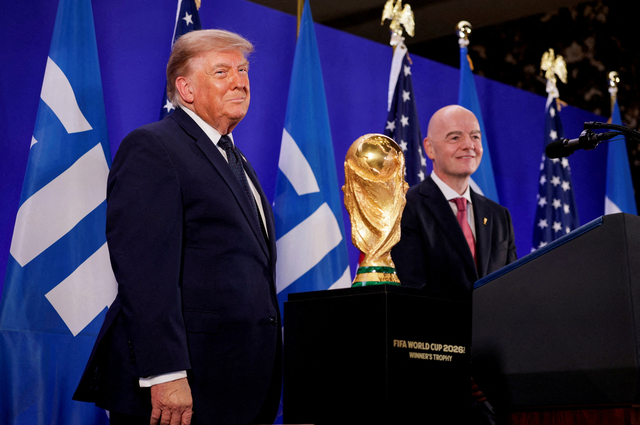 도널드 트럼프(왼쪽) 미국 대통령과 잔니 인판티노 국제축구연맹(FIFA) 회장. 로이터 연합뉴스