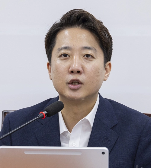 개혁신당 이준석 대표가 지난 13일 국회에서 열린 최고위원회의에서 발언하고 있는 모습