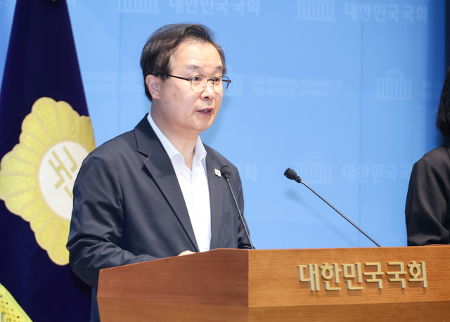 https://wimg.munhwa.com/news/cms/2026/07/18/rcv.YNA.20260715.PYH2026071506290001300_P1.jpg