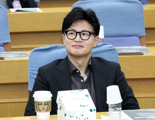 무소속 한동훈 의원이 지난 16일 국회 의원회관에서 열린 글로벌외교안보포럼 세미나에 참석하고 있다. 연합뉴스
