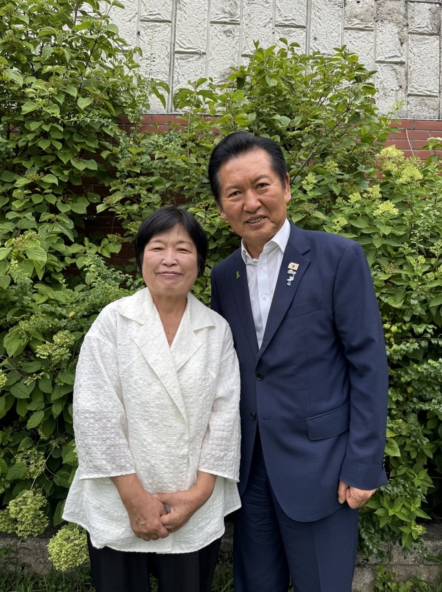 이해찬 전 국무총리 부인 김정옥(왼쪽)  여사, 정청래 전 대표 /정 전 대표 페이스북