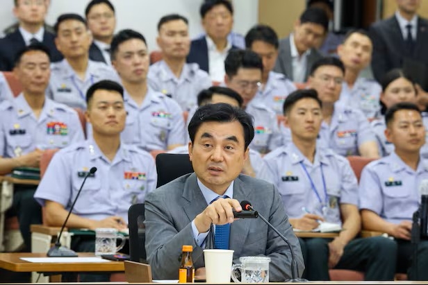 안규백 국방부 장관이 지난 5월 27일 오후 육군사관학교를 방문해 교수 및 훈육관과 간담회를 하고 있다. 국방부 제공