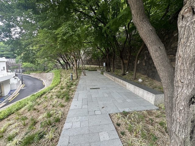 다산성곽길 감성가로 정비 사진. 서울 중구청 제공