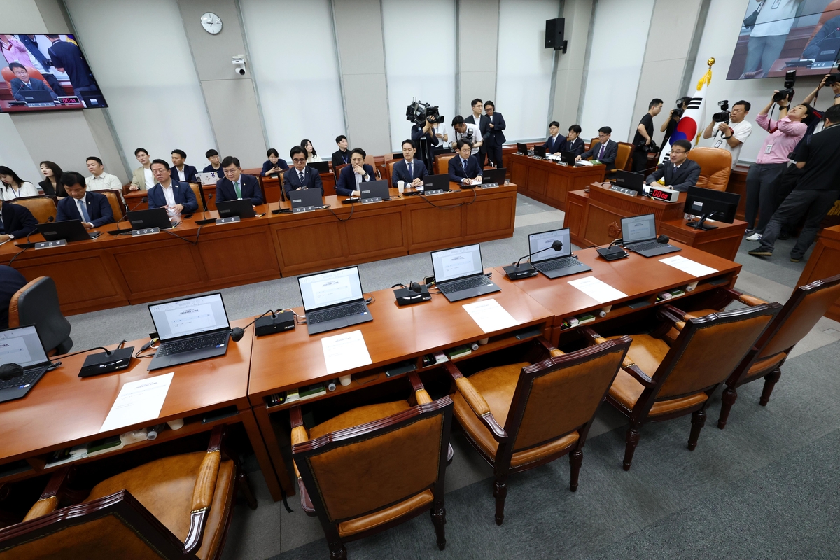 민주당 ‘필버 강제종료’ 예고… 충돌로 시작하는 후반기 국회