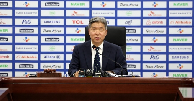 이영진 대한체육회 스포츠공정위원회 위원장이 20일 서울 송파구 올림픽회관에서 제19차 위원회에서 논의한 배재고의 징계 감경 결정에 대해 설명하고 있다. 뉴시스