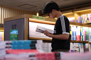 ‘전에 없던 현상’…매주 1위가 뒤바뀌는 베스트셀러, 초파편화 시대