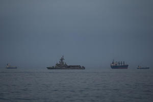 “기름값 이를 어째” 호르무즈서 유조선이 기뢰와 충돌해 폭발…지정 항로 벗어나