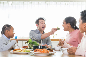 제철 푸성귀에 밥·고기·쌈장… 나만의 한입 ‘쏙’… 중동은 포도잎·베트남선 라이스페이퍼에 말아[정주영이 만난 ‘세상의 식탁’]