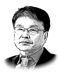 ‘다섯 번째 명장면’을 기다리며[이철호의 시론]
