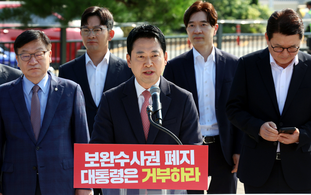 “李가 형소법 안봐? 짬뽕 다 먹고 뭐 먹었나 물어보나” 장동혁의 말