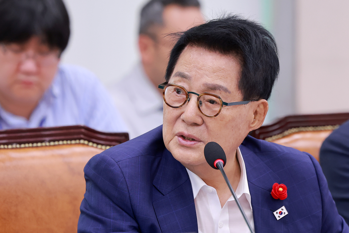 박지원 “버스 하우스, 해프닝 아니라 잘못…닥치고 사과”