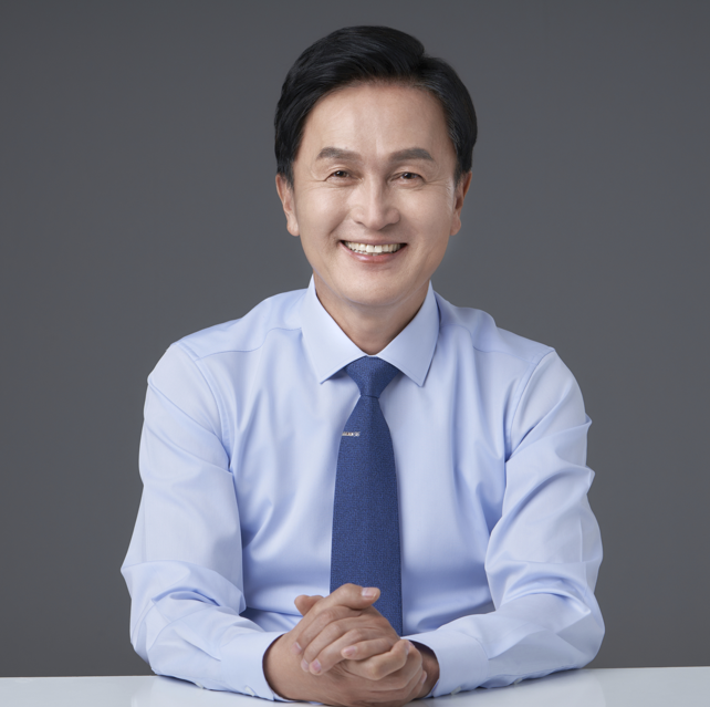 동작구, 시니어 맞춤형 AI 활용 교육 개설…“스마트폰 활용부터 구직 정보 검색까지”
