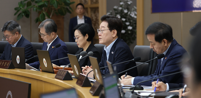 대통령 임기개헌 “차기부터” 57.1% “현직부터” 31.2%-여론조사공정