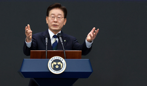 [속보]李 국정 지지도 44%…취임 후 최저-한국갤럽