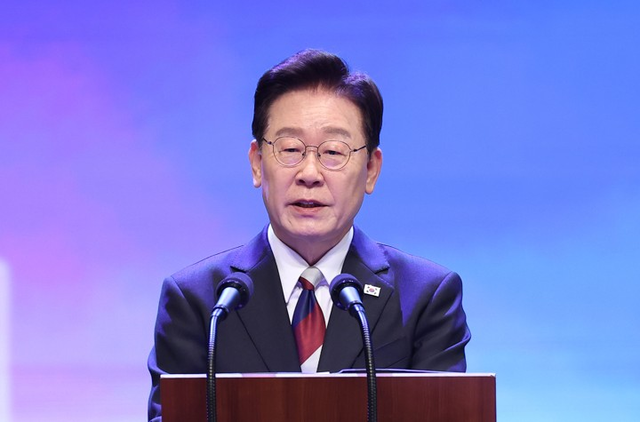 [속보]李 지지율 5주 연속 하락 43.0%…취임 후 최저 또 경신-리얼미터