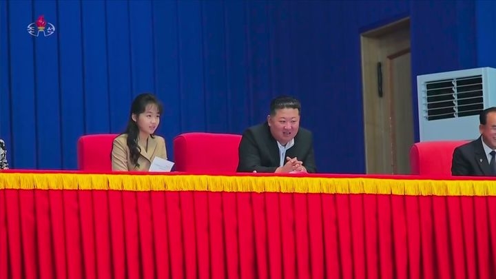 “北에 마운자로 수입돼나?” 날렵한 턱선 드러낸 김주애 모습에 ‘눈길’