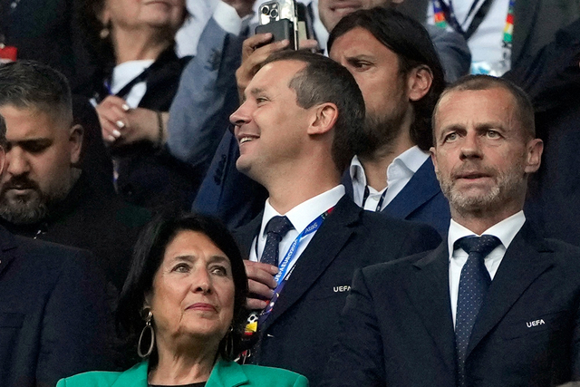 케빈 라무르(가운데) FIFA 최고운영책임자. AP뉴시스