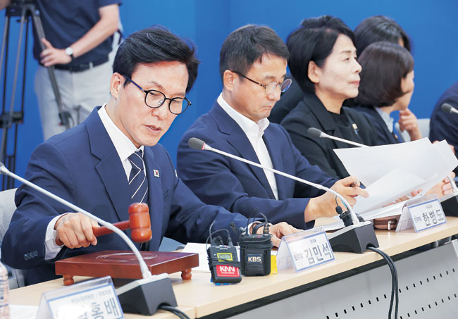 김민석 첫회의부터 ‘기강잡기’… “최고위 비공개안 노출땐 퇴출”