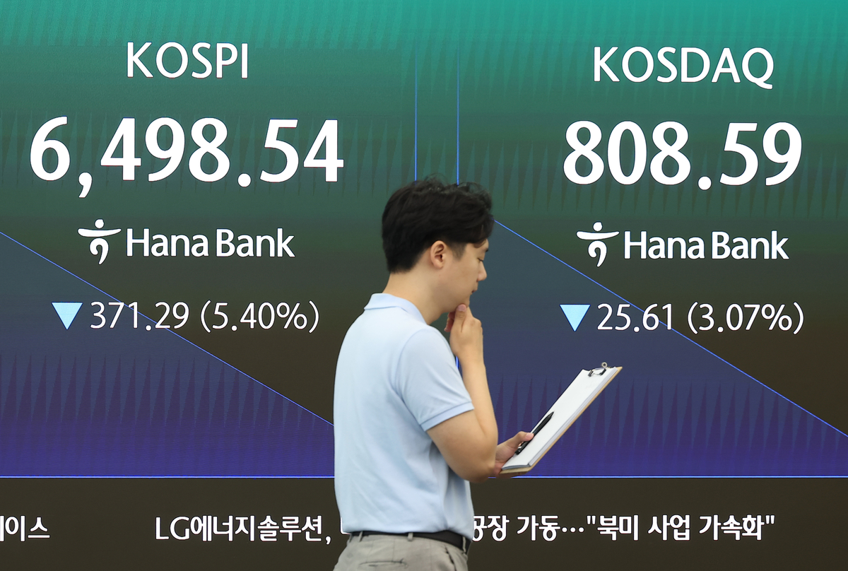 코스피 와르르… 장중 ‘25만전자·154만닉스’ 깨져