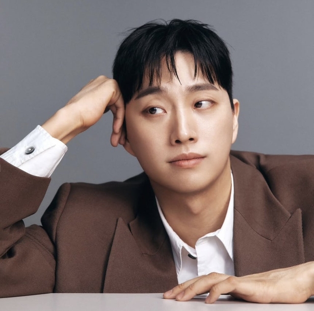 사임은 8월 27일 오후, 박위가 직접 전달했다